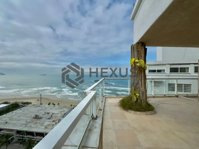 Apartamento com varanda gourmet vista mar e lazer na beira mar da praia nas Pitangueiras, 