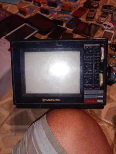 Tv antiga portátil Samsung