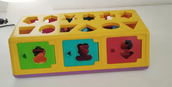 Brinquedo Caixa encaixa 