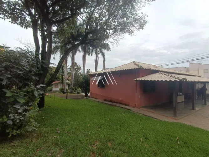 Vendo excelente casa em Itaúna em excelente localização!