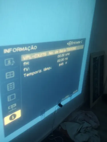 Projetor datashow Sony 5200 lumens para assistir a copa