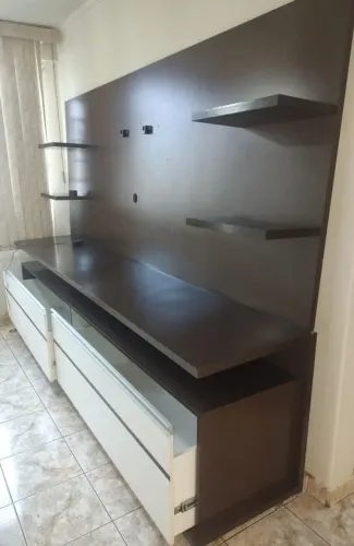 Rack de madeira com gavetas 2.80m