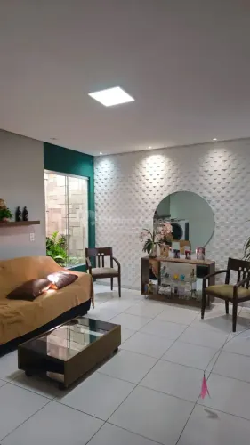 Casa à venda, no bairro Saci, Teresina, PI