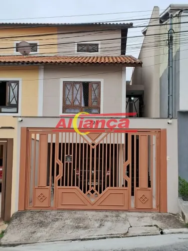 Sobrado em Guarulhos! Com 3 dormitórios, incluindo uma suíte espaçosa