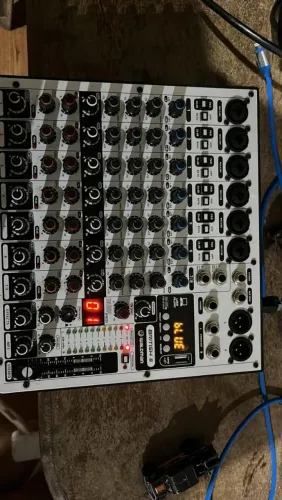 Mesa de áudio 8 canais