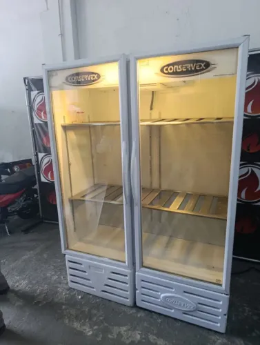 Geladeira 2 portas 1,35x60x1,83 expositora 220 volts marca CONSERVEX industrial