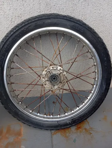 Vende-se par de rodas de moto, em bom estado, só pegar monta e andar