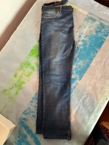 Linda calça jeans LEVIS original tamanho 46.