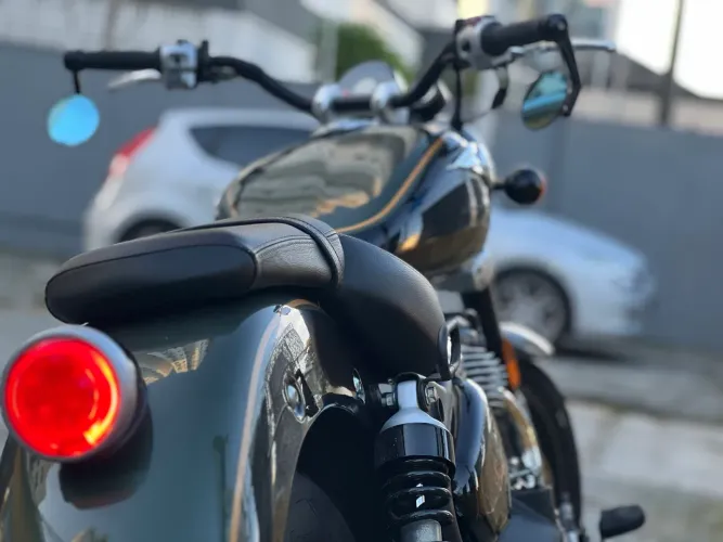 Royal Enfield Super Meteor 650 Interstellar Green - Único Dono