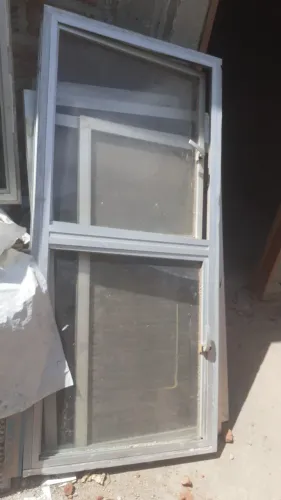 PORTAS JANELAS, BASCULANTES EM ALUMÍNIO BOM . PIAS E LAVATÓRIO GRANITO E TANQUE