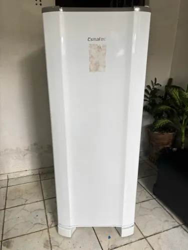 Geladeira esmaltec (Frete Grátis)