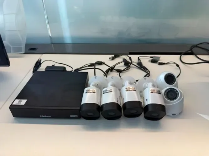 Kit 06 Câmeras intelbras com DVR sem HD