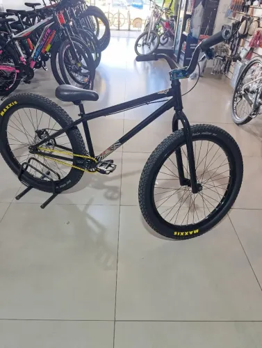 Bicicleta dirt jump aro 26