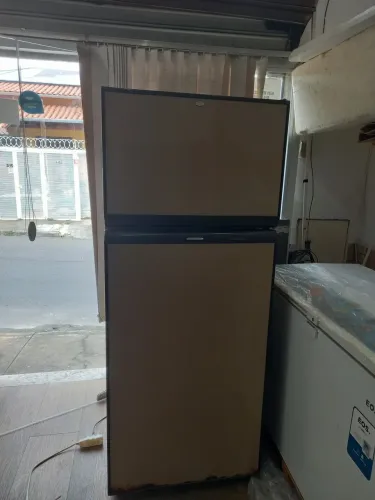 Geladeira dúplex gigante ótima