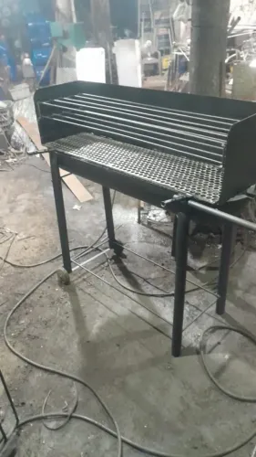 CHURRASQUEIRAS DE CHAPA DE FERRO REFORÇADAS