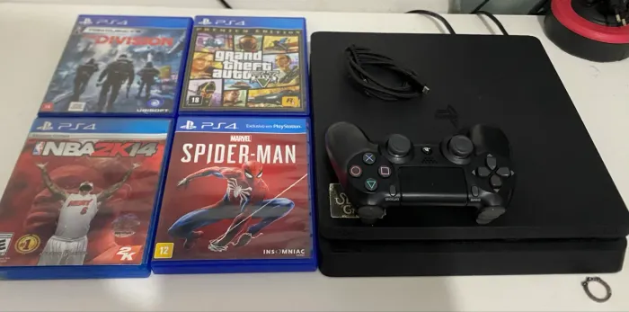 Ps4 slim 1 TERA completo, 1 controle e 4 jogos