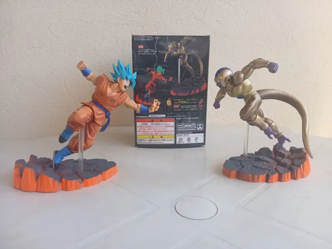 Freeza Gold vs Goku Blue