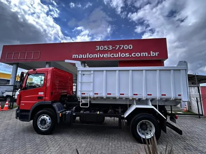 Atego 1719 2025 com Caçamba Basculante