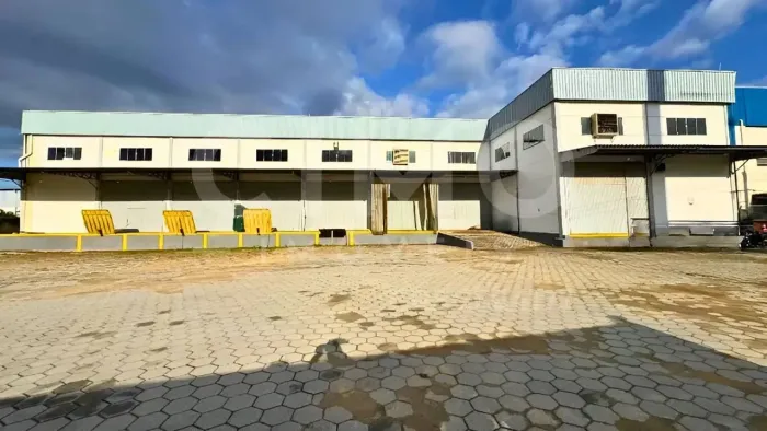 Galpão para locação em Biguaçu/SC  1.245m² com 4 docas