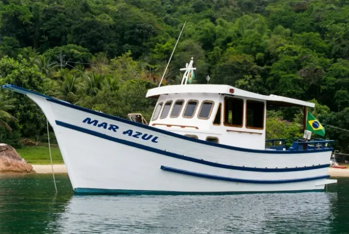 Belíssimo Trawler/Traineira com motor MWM 180 hp turbinado semi-novo 120 hs