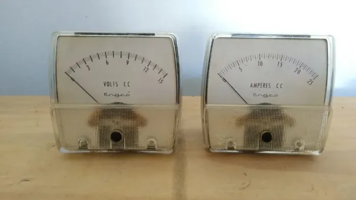 Voltímetro e Amperímetro Analógico
