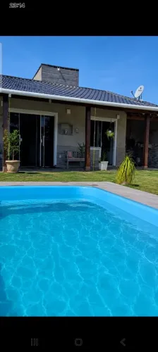 Casa na praia de Manguinhos.