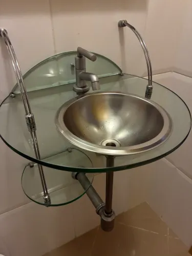 Pia para lavabo em vidro temperado com cuba em inox - excelente estado (sem torneira)