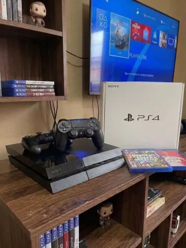 Ps4 fat 500gb ( Gta 5 e Fifa 2020)