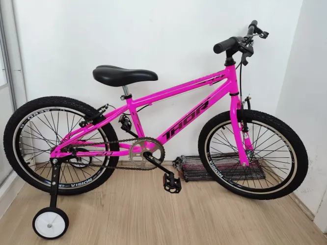 Bicicleta infantil aro 20 nova!!! apenas usada uma única vez, faz três meses que comp