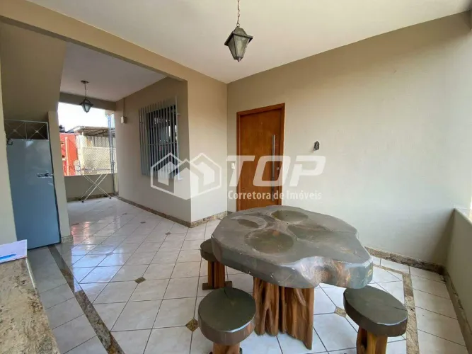 Apartamento para Locação no Bairro Santo Antônio com Três Quartos