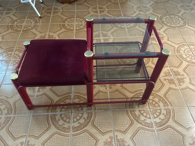 Estante com mesinha tubular