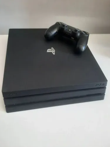 PS4 PRO - 2 Controles - TROCO