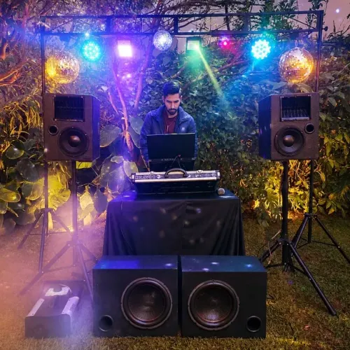DJ completo - Som - Iluminação - Fumaça - BH e Região (Até 12x) - Casamento, 15 Anos...