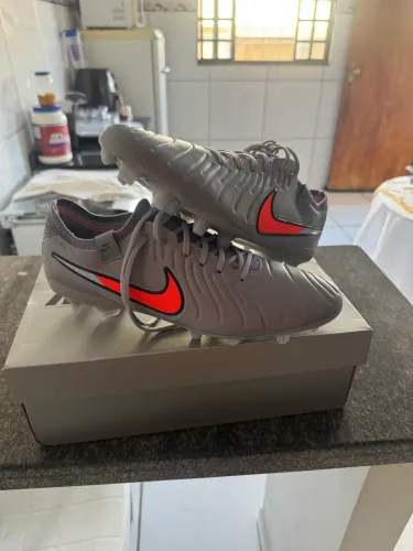 Chuteira Nike profissional 