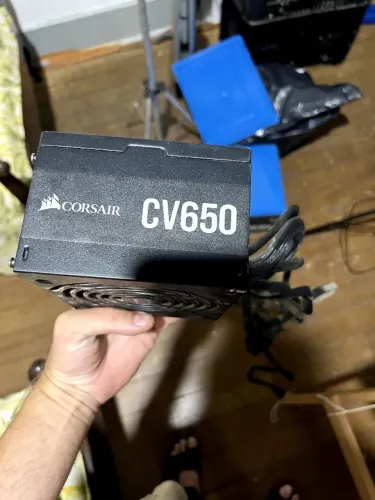 Fonte corsair 650W CV650