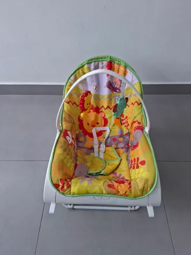 Cadeirinha de Bebê Fisher-Price com Música e Vibração - Tema Safari