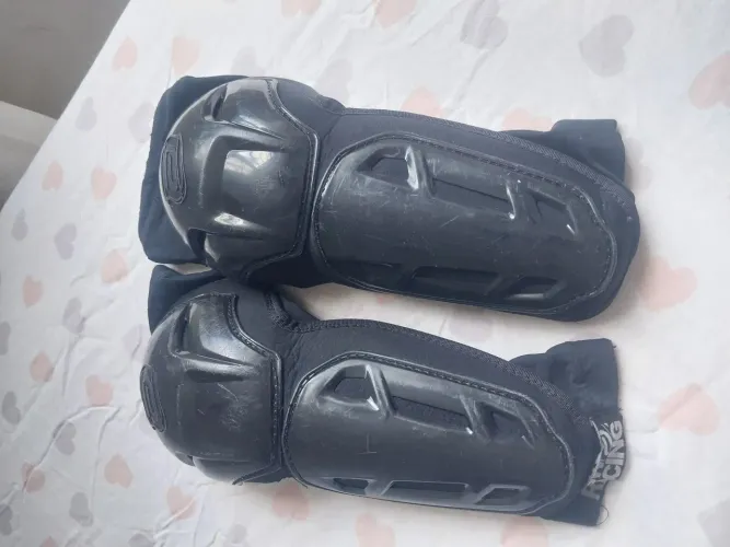 Vendo par de cotoveleiras