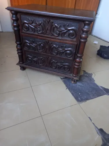Criado mudo estilo colonial
