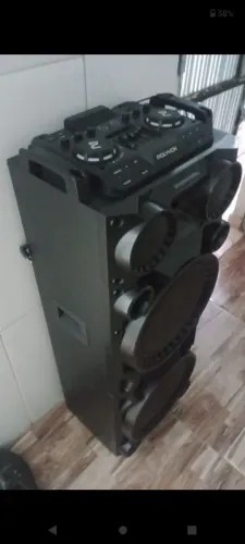Caixa de som, muito boa para vender logo, aproveite essa oportunidade.