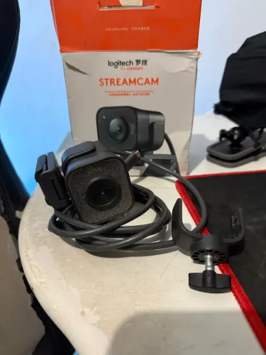 Câmera Logitech StreamCam 1080p WebCam