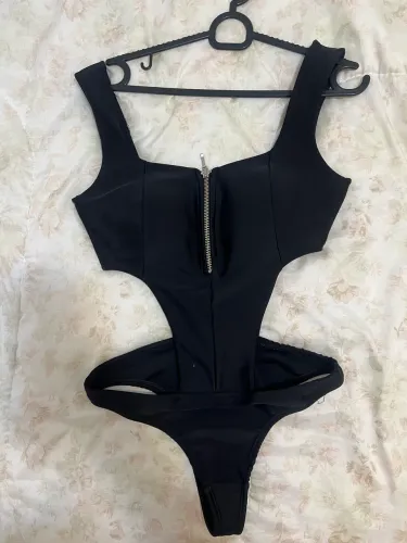 Body preto cavado 
