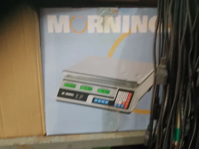 Balança nova na caixa com bateria