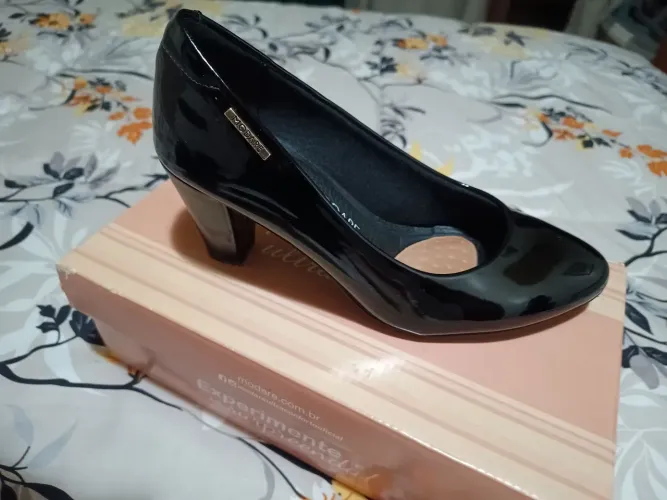 Sapato preto verniz Modare novo. 