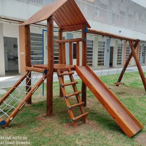 Parquinho infantil de eucalipto tratado