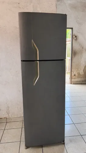 Geladeira Electrolux DF35A Frost Free 220V - Funcionando Perfeitamente