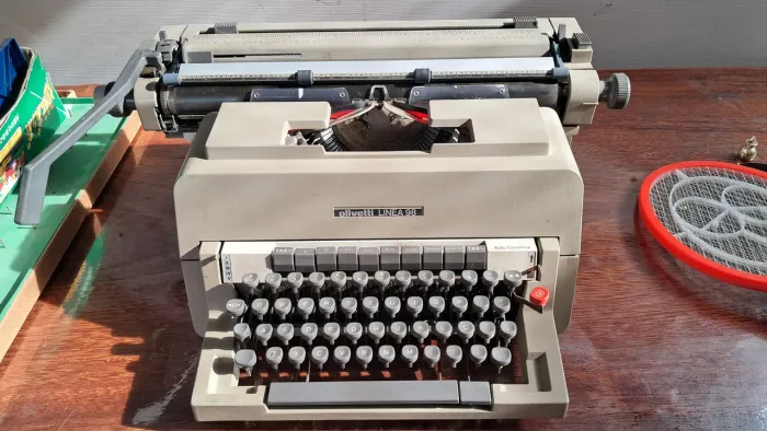 Maquina escrever Olivetti linea 98