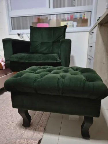 Poltrona decorativa ou amamentação com puff