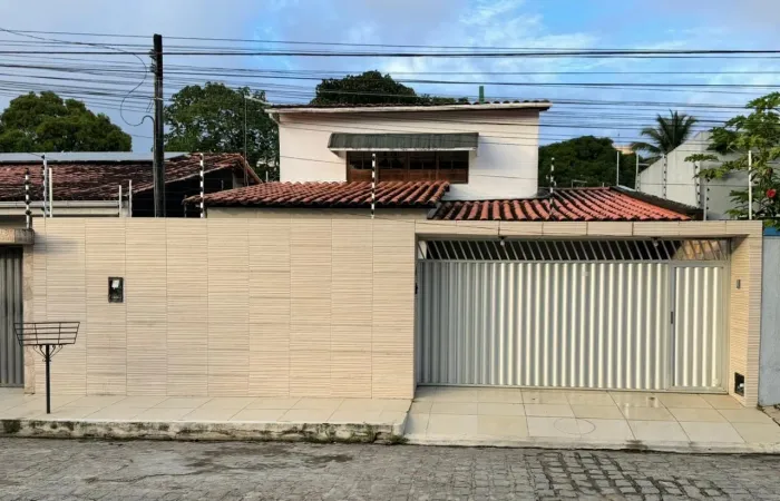 Casa no Antares - Condomínio Monte Carlos