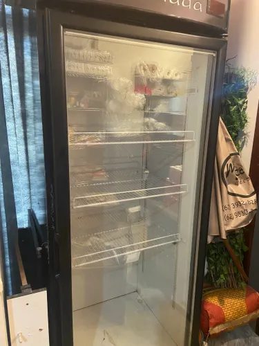 Freezer vertical para restaurantes e bares