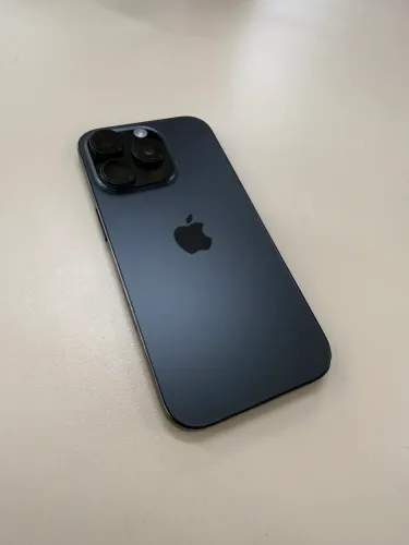 iPhone 16 Pro (128gb - 90% de bateria)